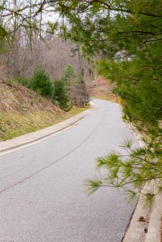 32 Grovepoint Way Asheville NC 28804