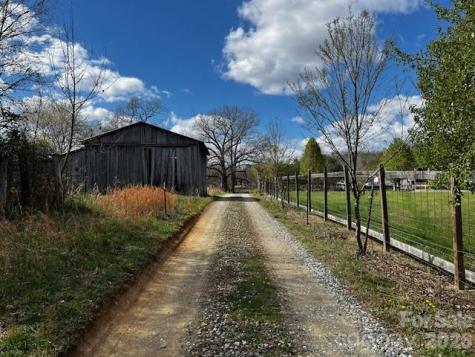 137 Cowboy Lane Hot Springs NC 28743