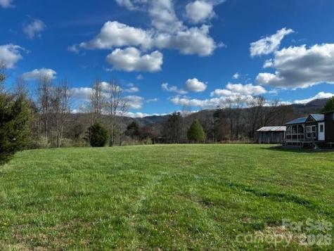137 Cowboy Lane Hot Springs NC 28743
