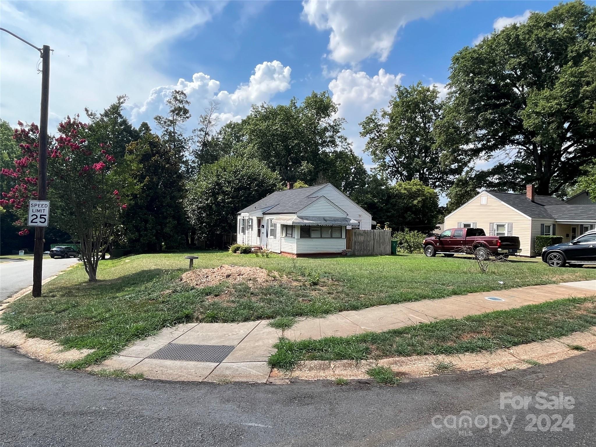 2500 Roslyn Avenue Charlotte NC 28208