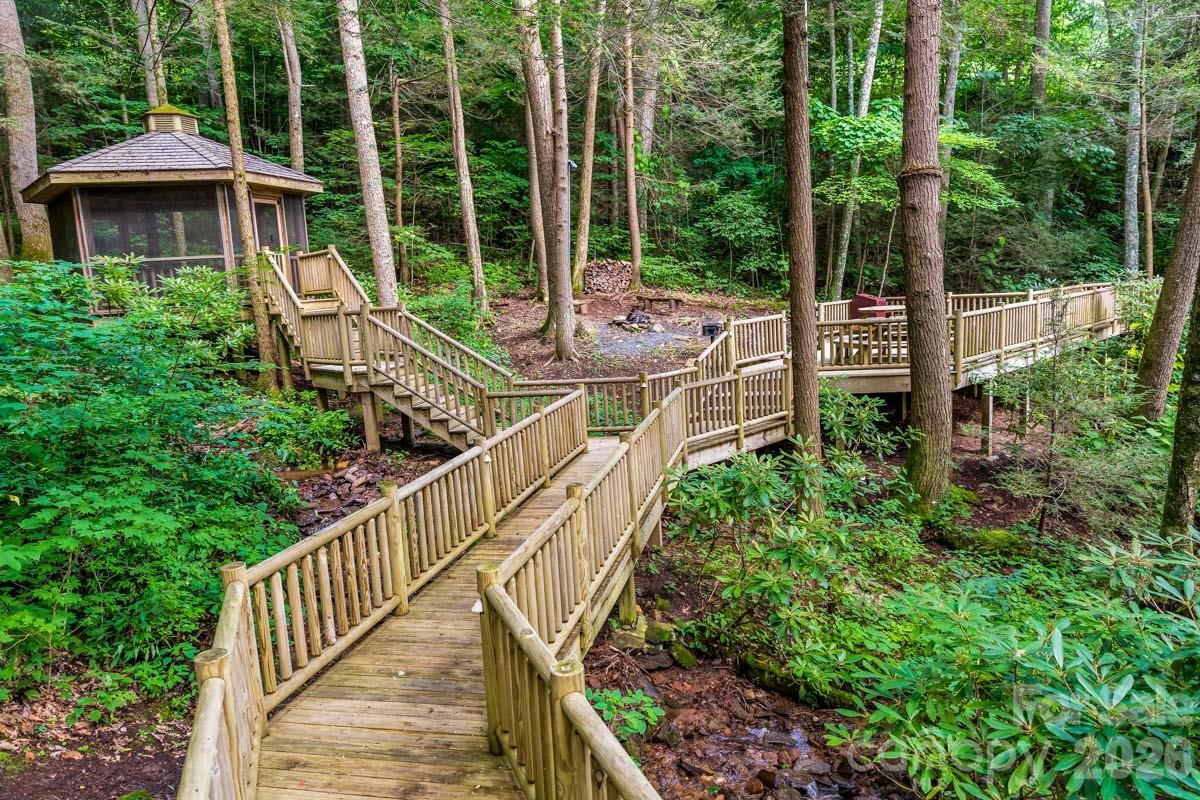 20 Cliff's Edge Drive Burnsville NC 28714