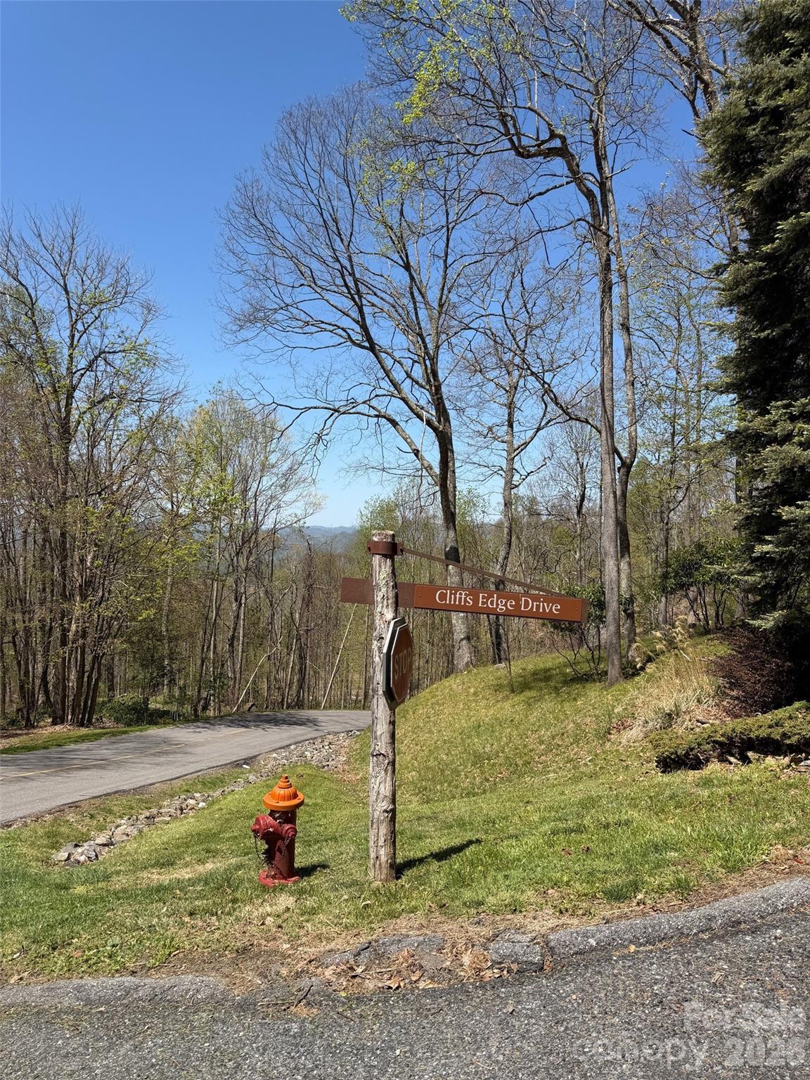 20 Cliff's Edge Drive Burnsville NC 28714