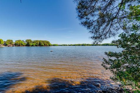 2467 Camelia Pointe Drive Sherrills Ford NC 28673