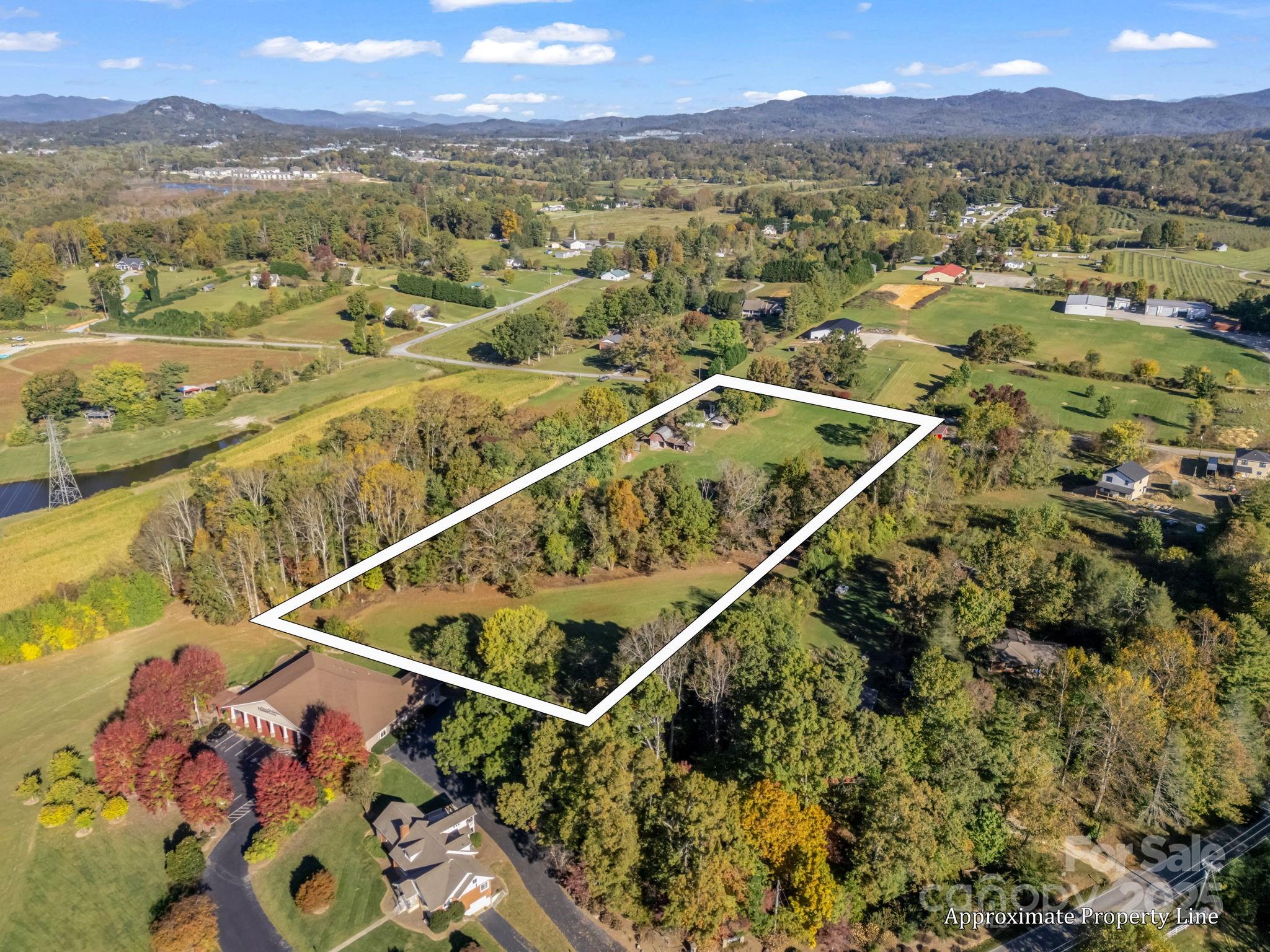 628 New Hope Road Flat Rock NC 28731