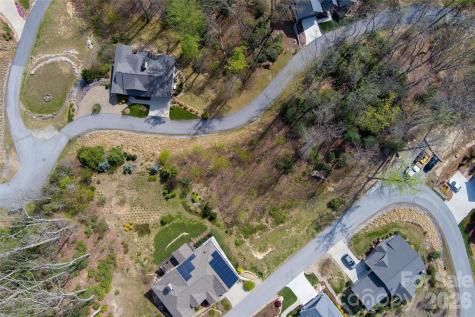 81 Curtain Bluff Hendersonville NC 28791