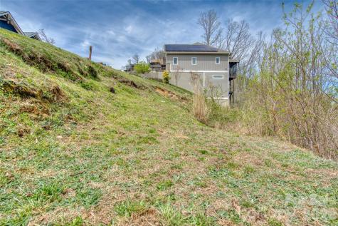 81 Curtain Bluff Hendersonville NC 28791