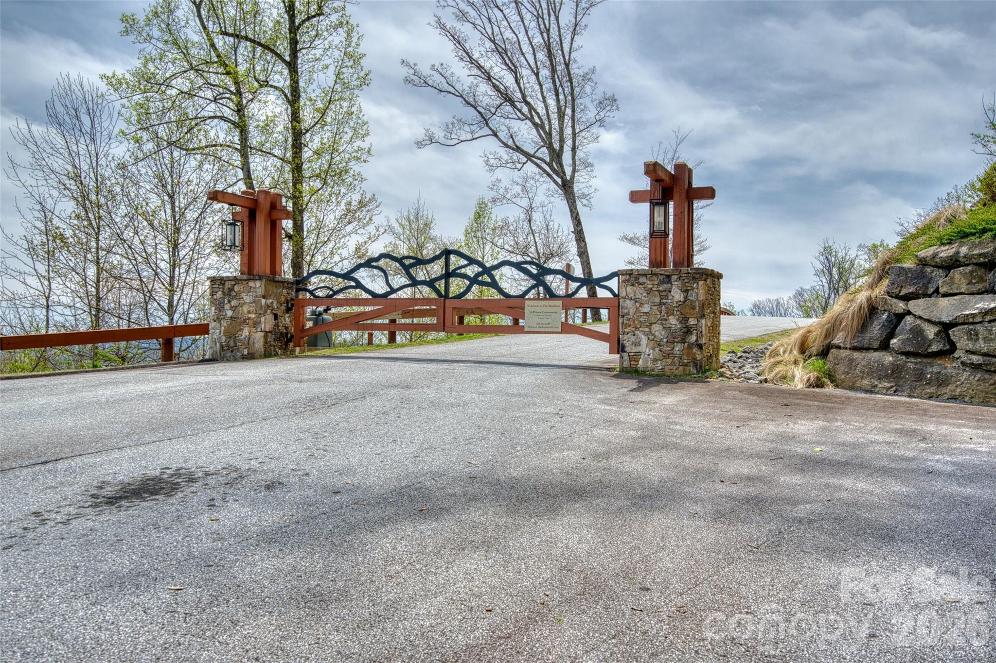 81 Curtain Bluff Hendersonville NC 28791