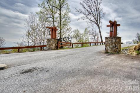 81 Curtain Bluff Hendersonville NC 28791