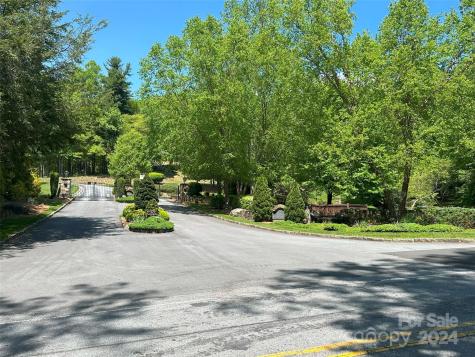 185 Crossvine Trail Hendersonville NC 28739