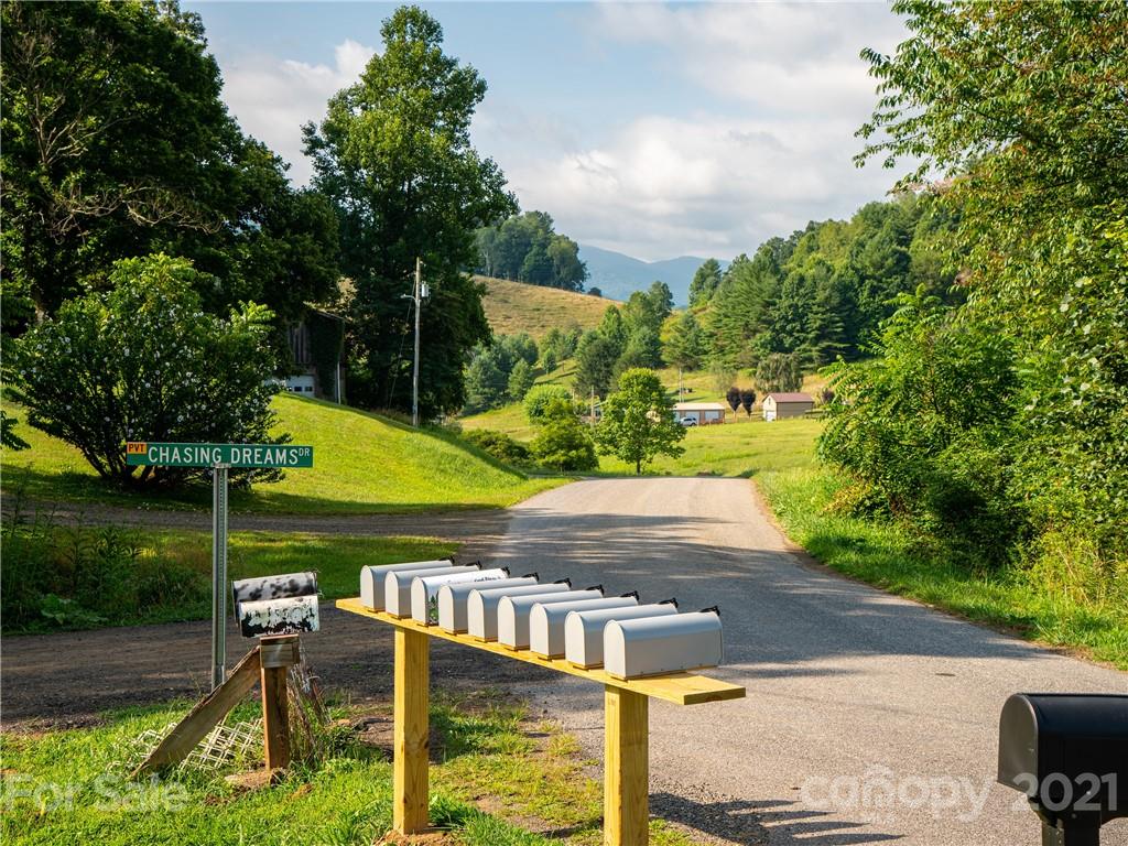 530 John Henry Road Burnsville NC 28714