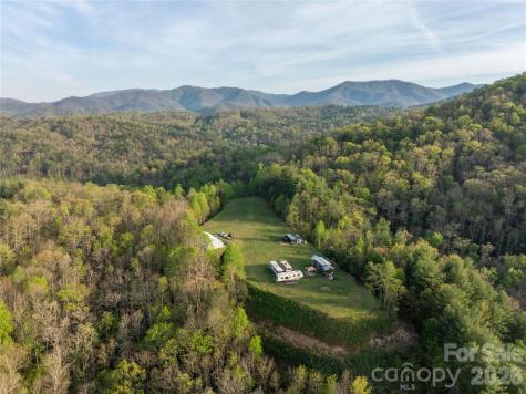 8888 Yellow Branch Road Robbinsville NC 28771