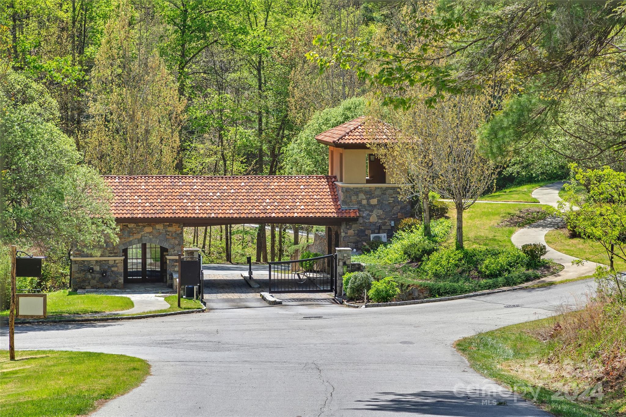 21 Villa Nova Drive Asheville NC 28804