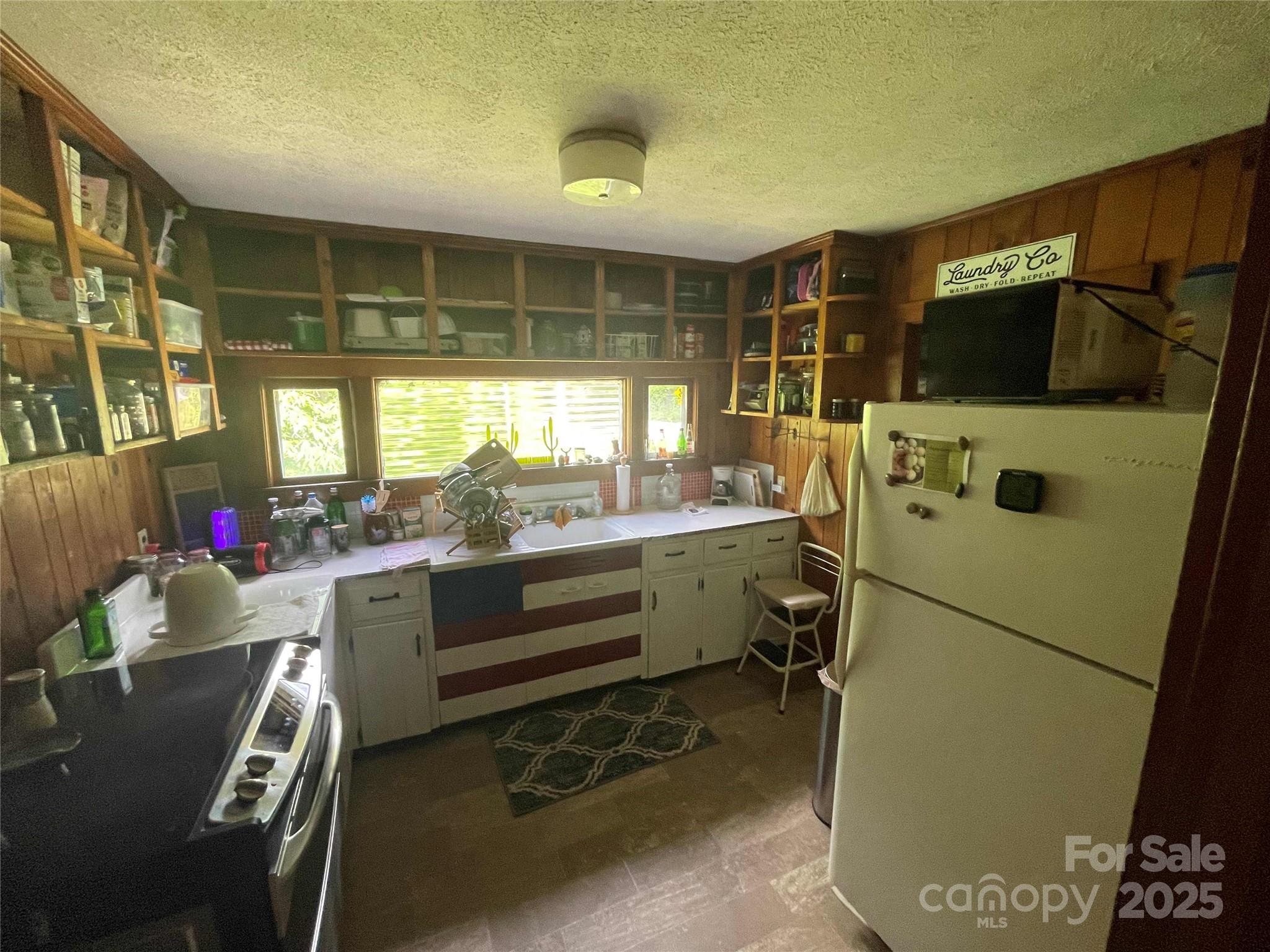 37 S Us 19e Highway Newland NC 28657