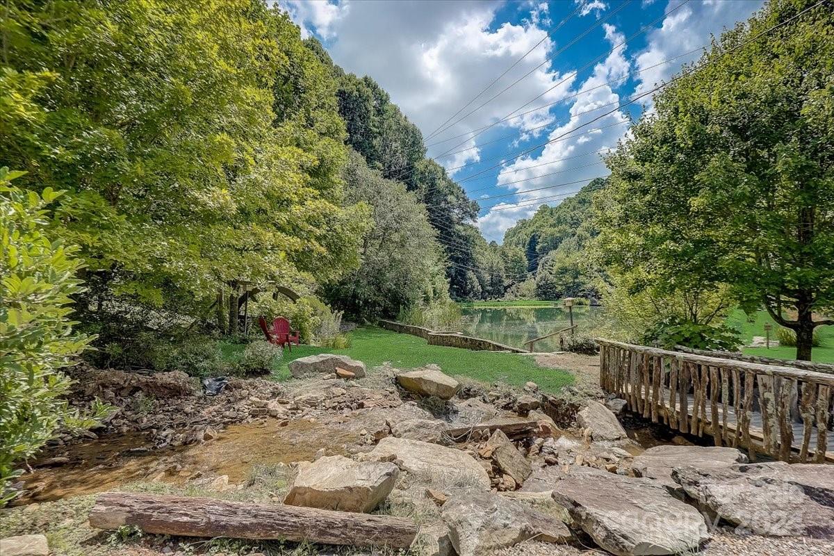 98 Goldenleaf Road Mars Hill NC 28754