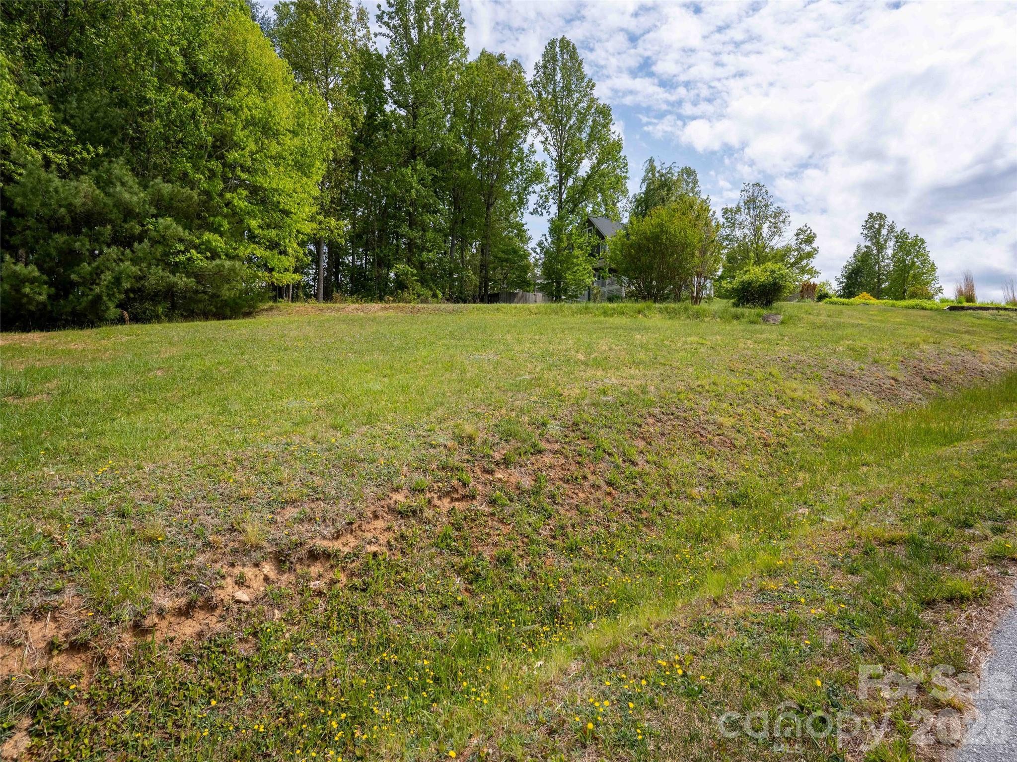 661 Whites Lake Boulevard Saluda NC 28773