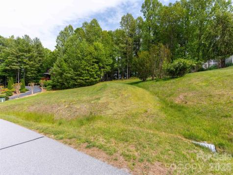 661 Whites Lake Boulevard Saluda NC 28773