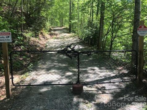00 Charleston Harbor Drive Saluda NC 28773