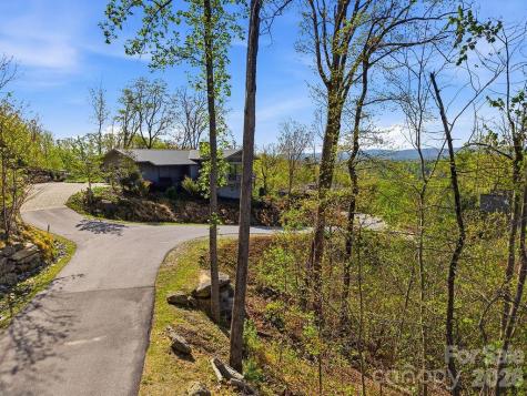 325 Curtain Bluff Hendersonville NC 28791