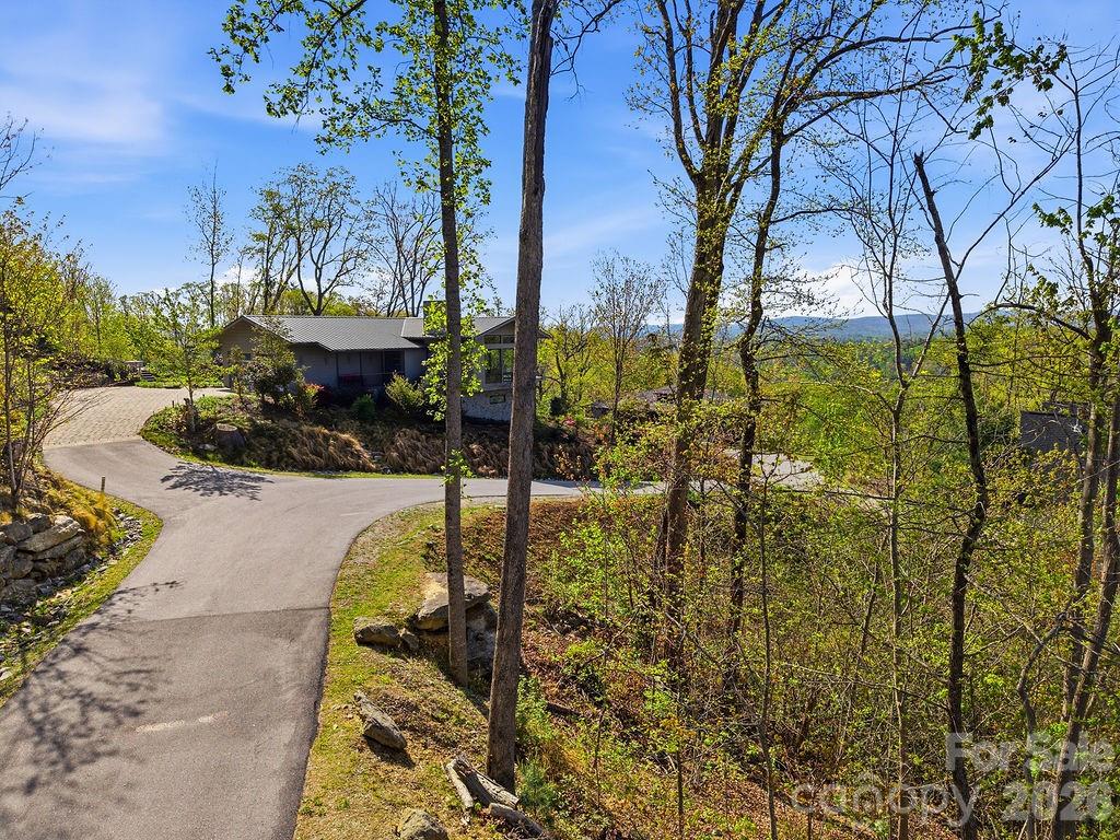 325 Curtain Bluff Hendersonville NC 28791