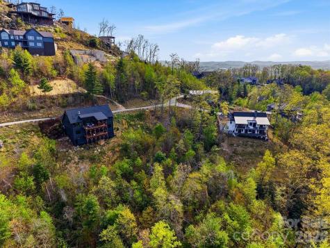 325 Curtain Bluff Hendersonville NC 28791