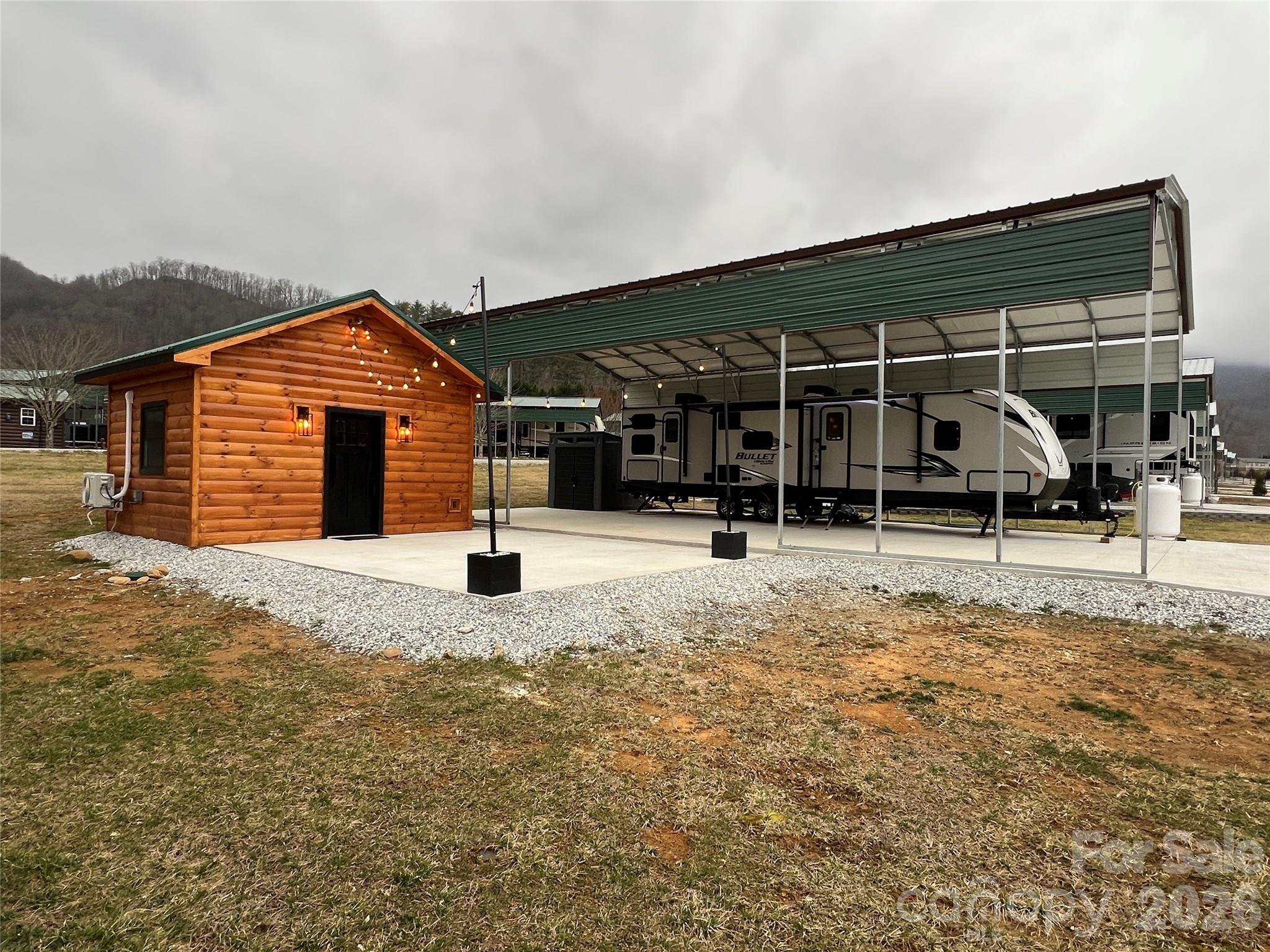 415 Hyde Road Stecoah NC 28771