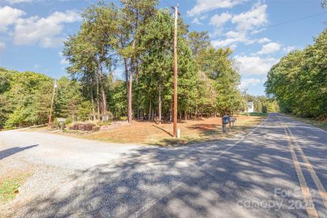 13700 Woody Point Road Charlotte NC 28278