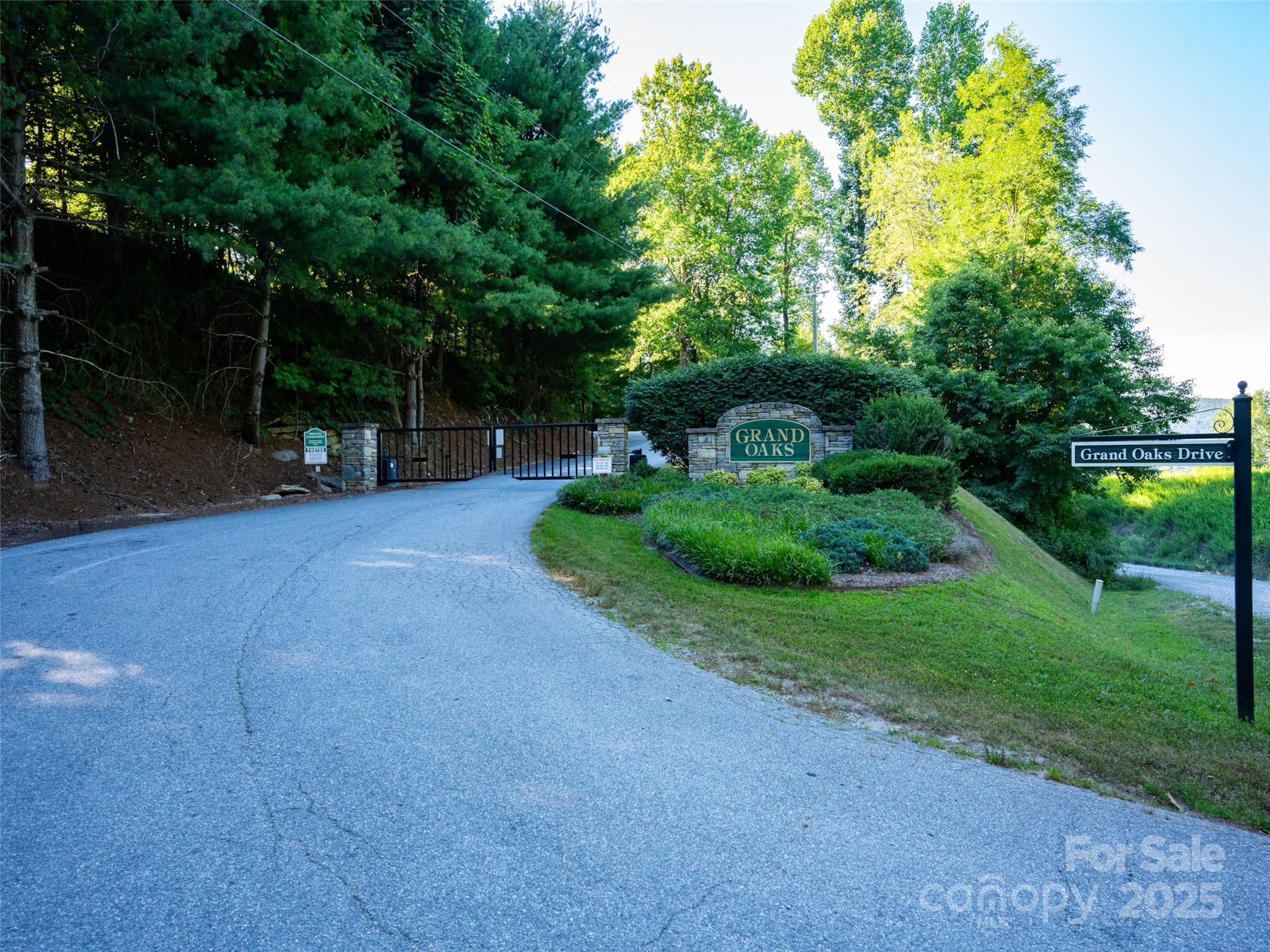 811 Grand Oaks Drive Hendersonville NC 28792
