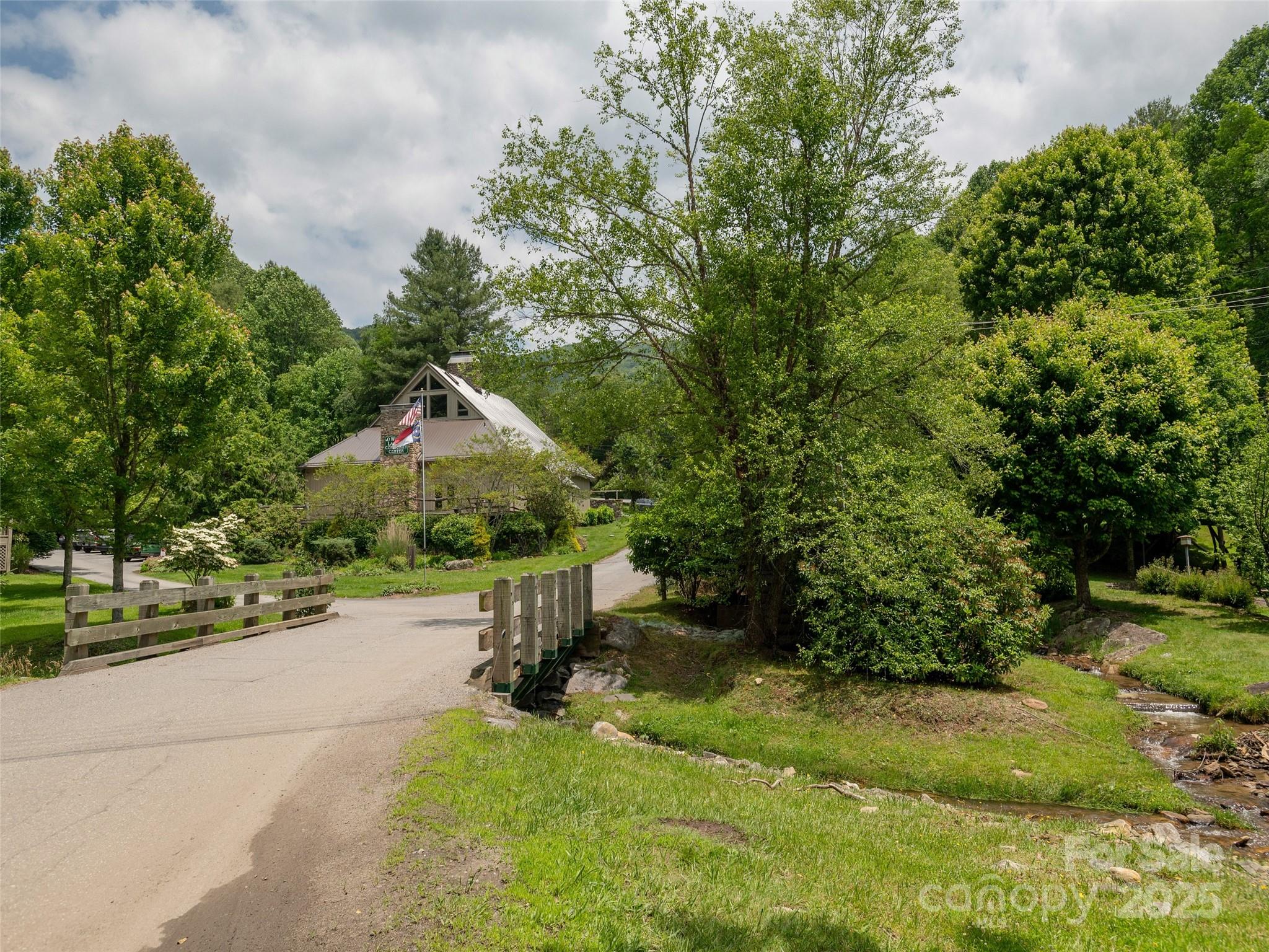000 Mcdaris Loop Drive Mars Hill NC 28754