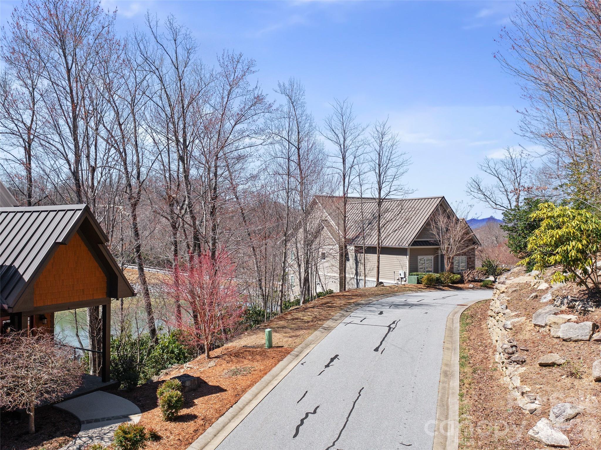 82 Narrows Run Loop Hendersonville NC 28791