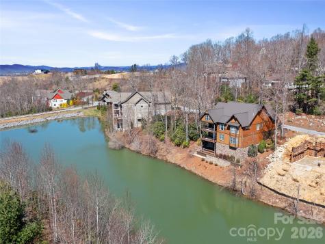 82 Narrows Run Loop Hendersonville NC 28791