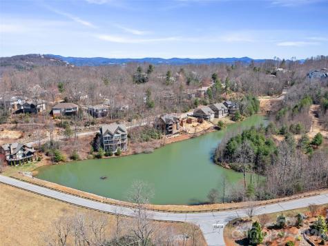 82 Narrows Run Loop Hendersonville NC 28791