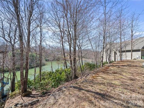 82 Narrows Run Loop Hendersonville NC 28791