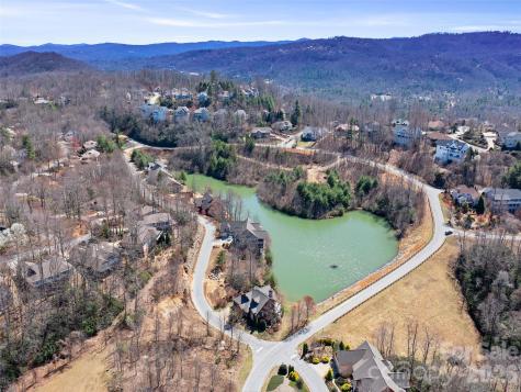 82 Narrows Run Loop Hendersonville NC 28791