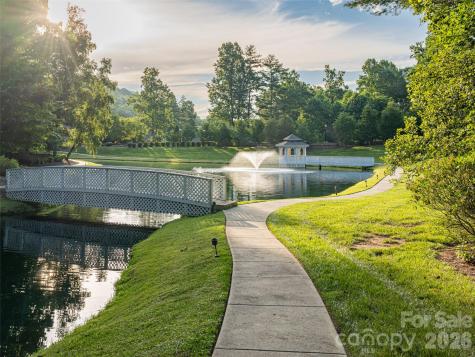 82 Narrows Run Loop Hendersonville NC 28791