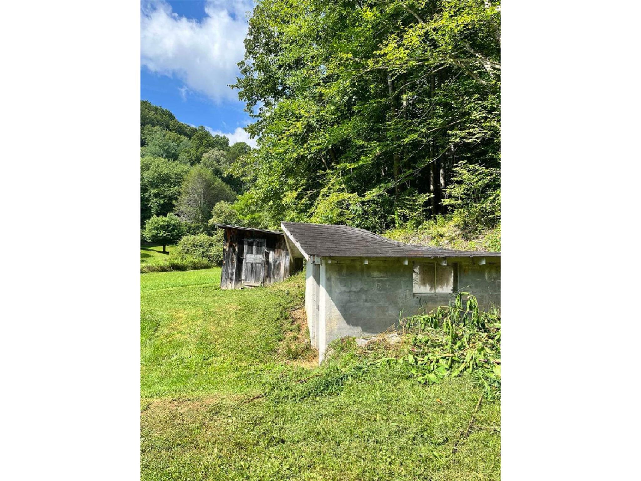 17 Mcpeters Lane Burnsville NC 28714