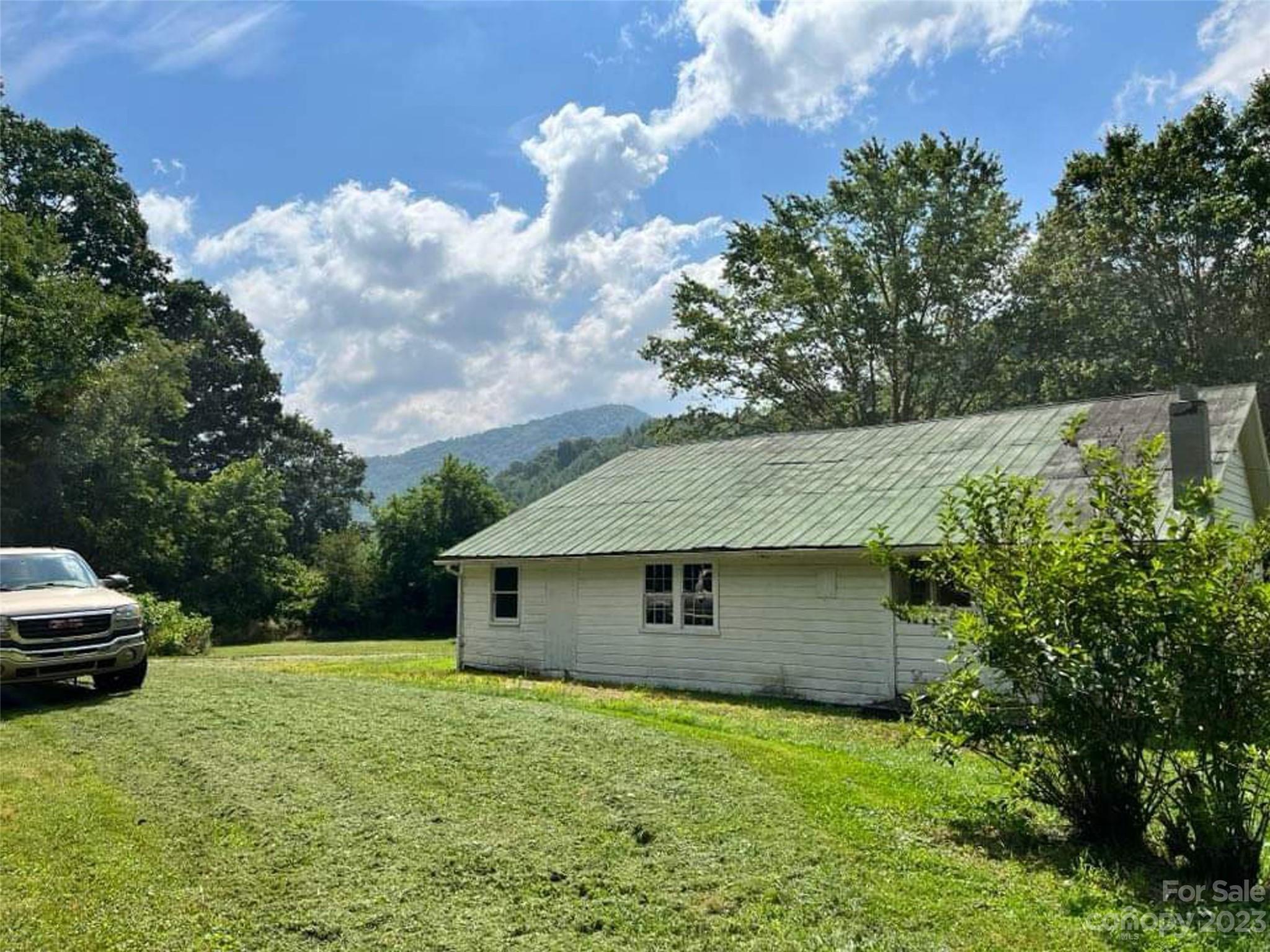 17 Mcpeters Lane Burnsville NC 28714