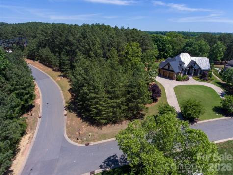 5017 Hermitage Court Belmont NC 28012