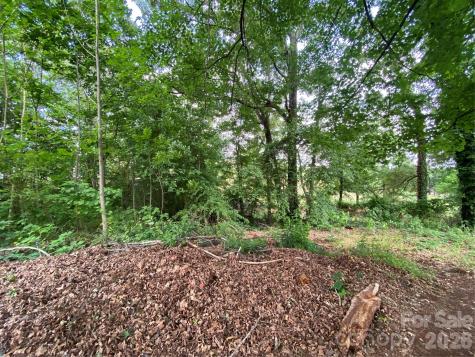 2061 Colonial Lane Hickory NC 28601