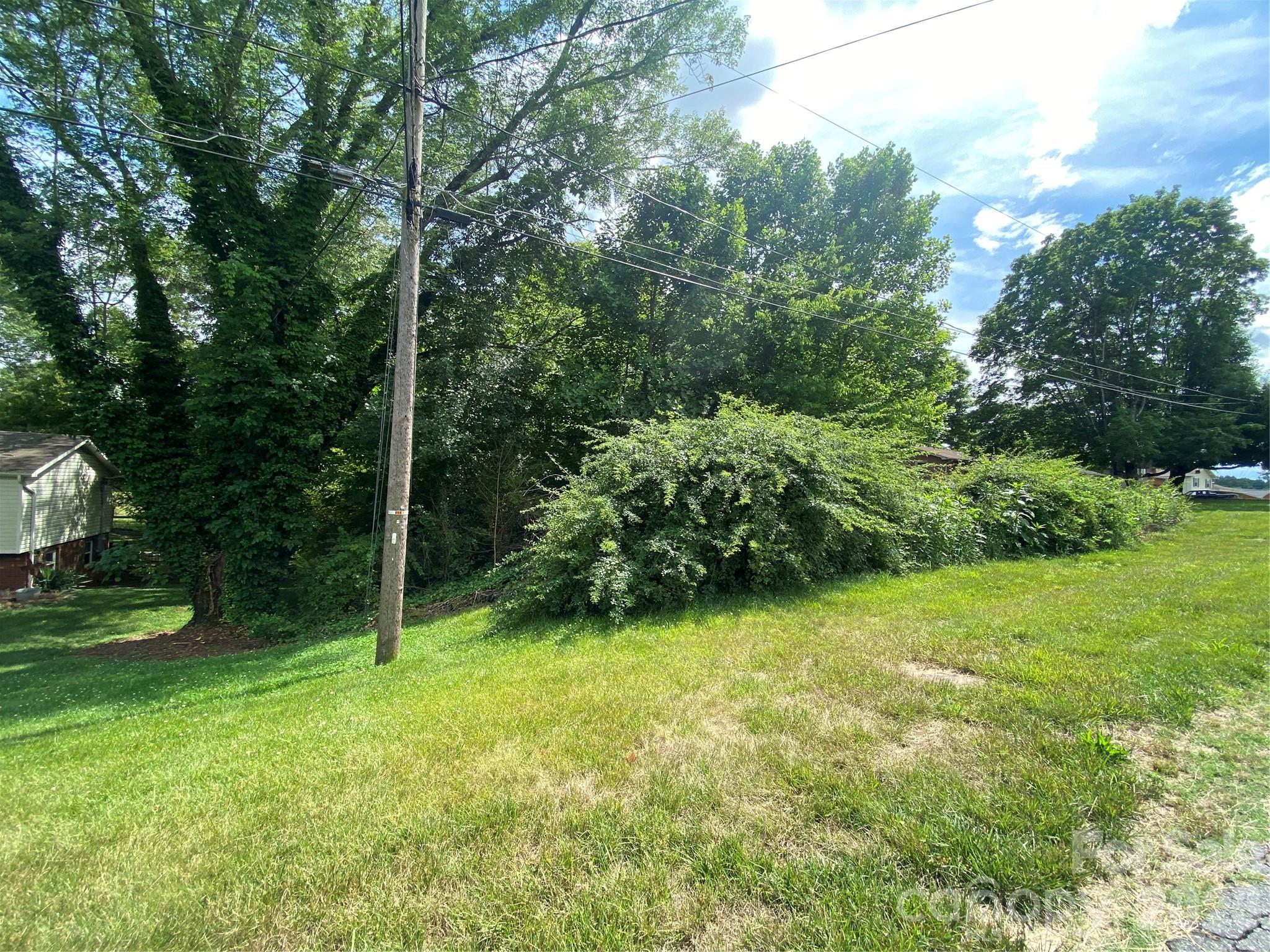 2061 Colonial Lane Hickory NC 28601