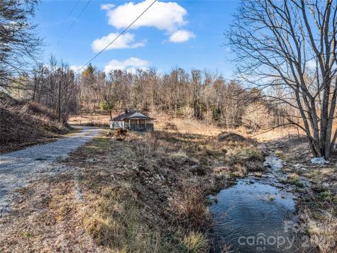 530 Mine Creek Road Bakersville NC 28705