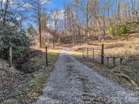 530 Mine Creek Road Bakersville NC 28705