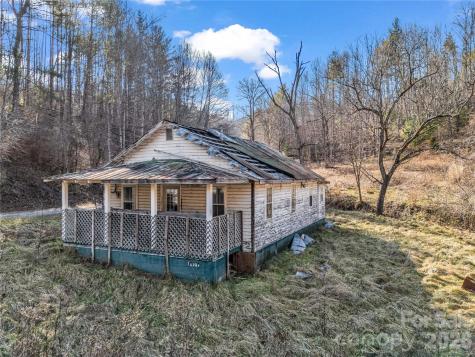 530 Mine Creek Road Bakersville NC 28705