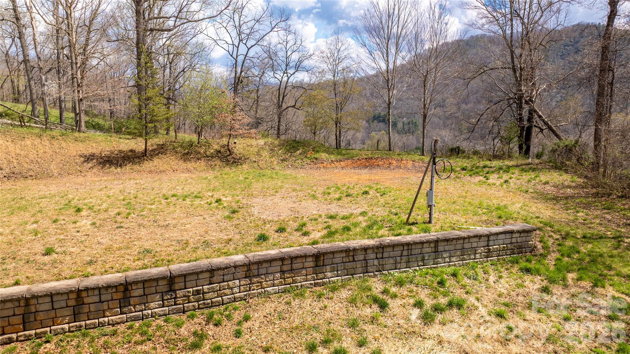 90 Last Coyote Trail Canton NC 28716