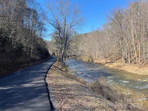 000 Bear River Lodge Trail Marshall NC 28753