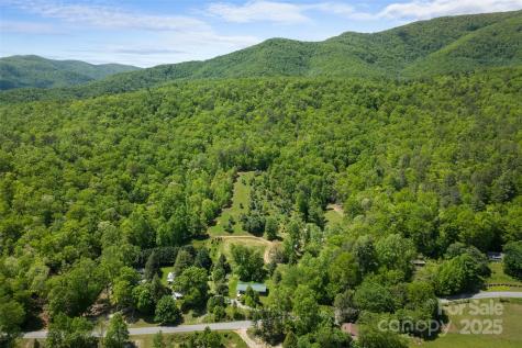1557 Shoal Creek Road Balsam Grove NC 28708