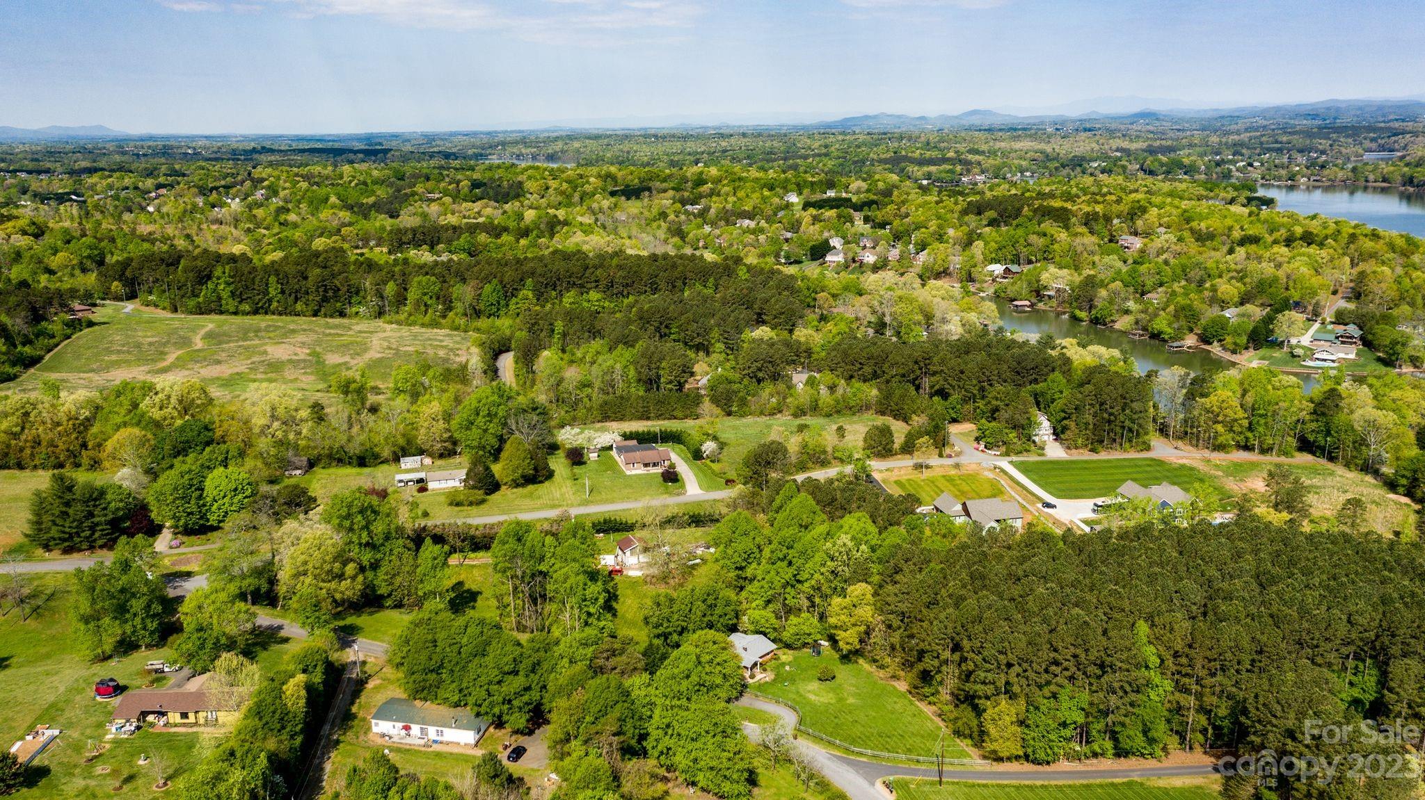 1285 Misty Lane Hickory NC 28601