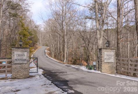 2724 Mountain Crest Drive S Marion NC 28752