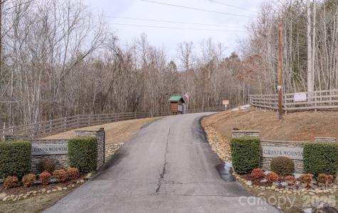 2724 Mountain Crest Drive S Marion NC 28752