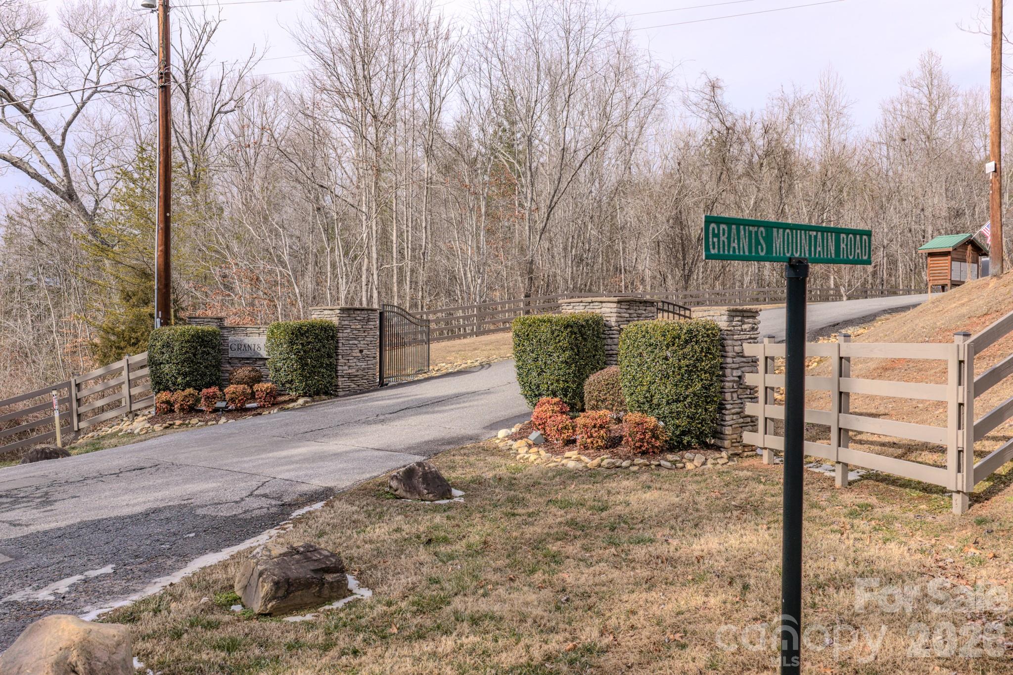 2724 Mountain Crest Drive S Marion NC 28752