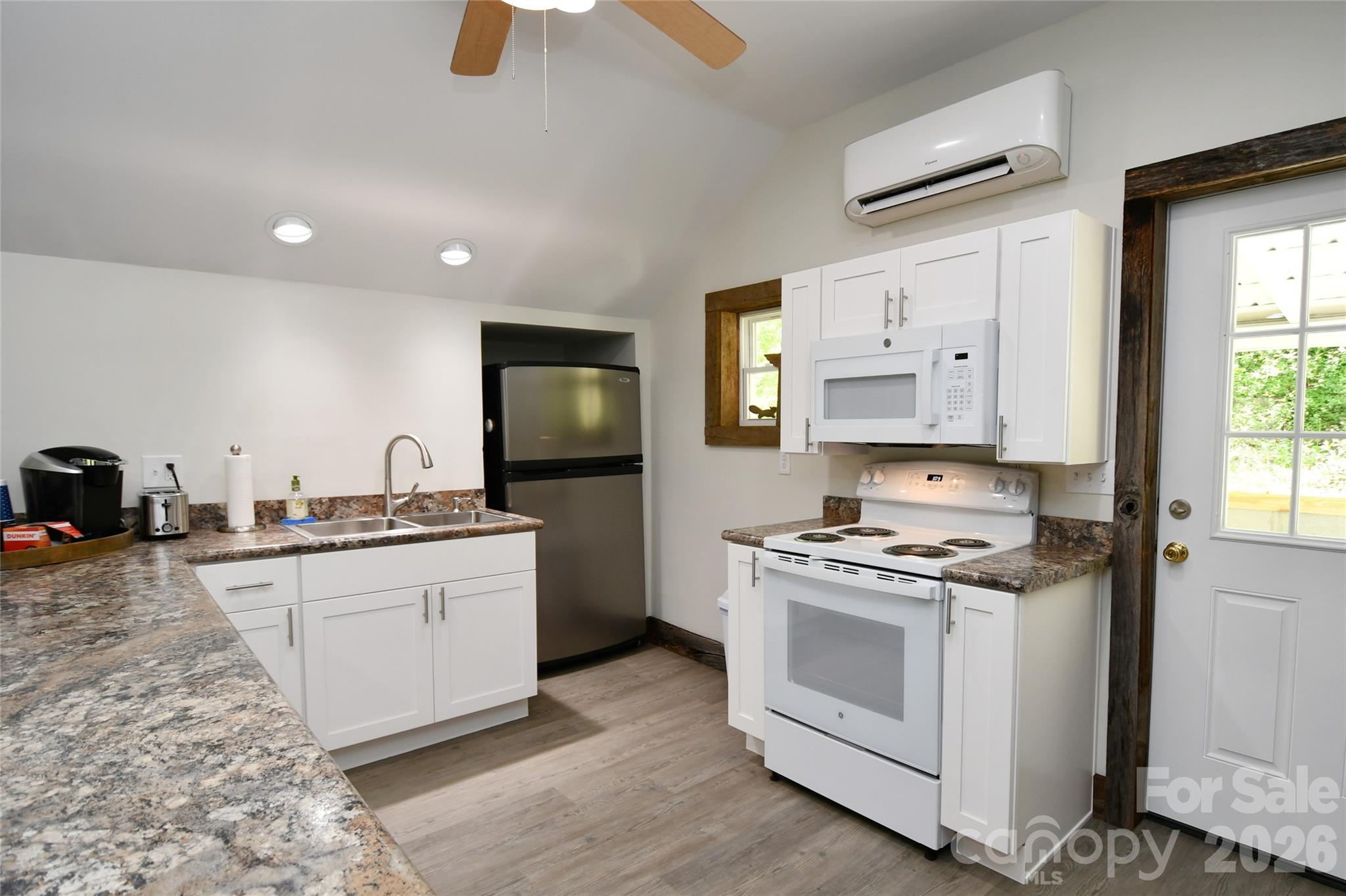 2180 Pigeon Roost Road Green Mountain NC 28740